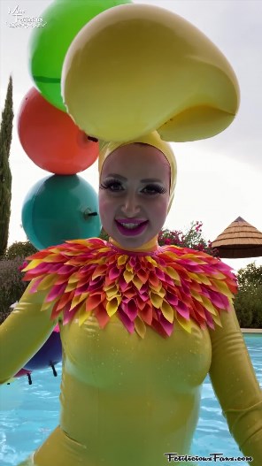 Inflatable Wig Fun - FetiliciousFans
